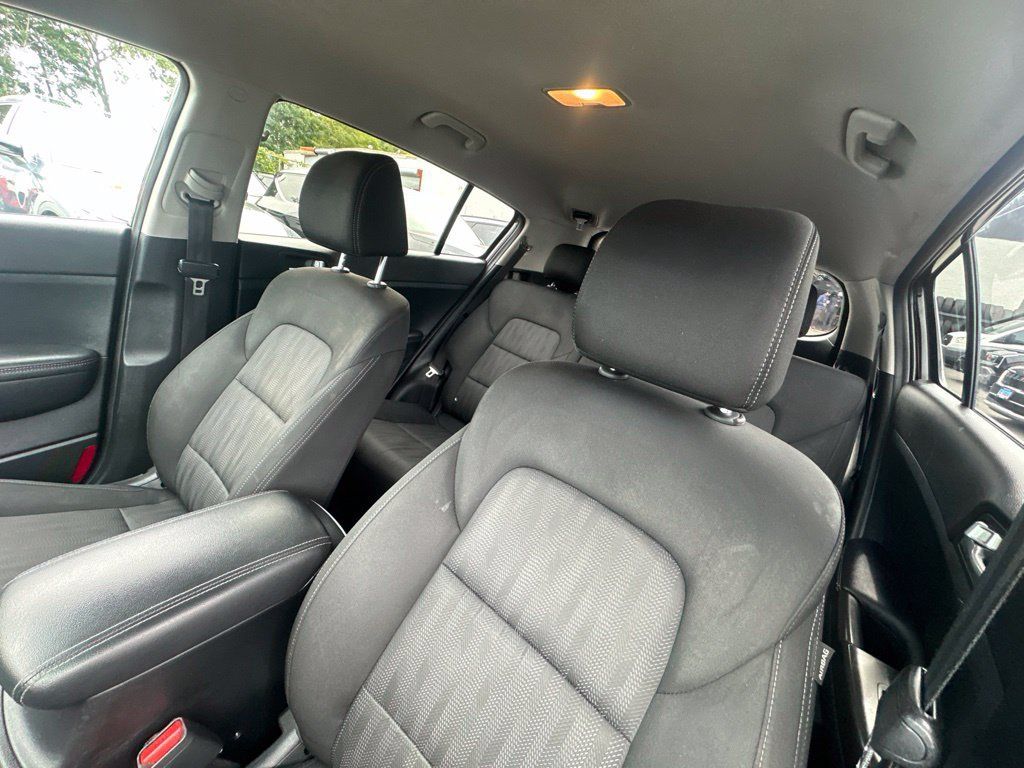 Used 2022 Kia Sportage LX AWD/4WD image 11