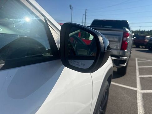 Used 2025 Chevrolet Trax ACTIV FWD image 6