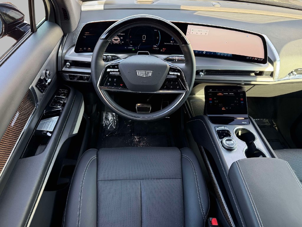 Used 2026 Cadillac Vistiq Sport w/ LPO, Floor Liner Package AWD/4WD image 4