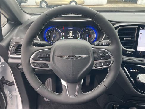 New 2026 Chrysler Pacifica Select FWD image 13