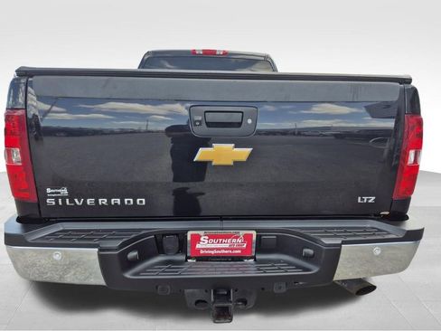 Used 2013 Chevrolet Silverado 2500 LTZ w/ LTZ Plus Package image 5