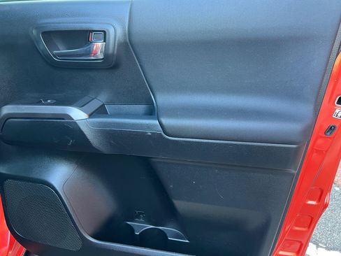 Used 2017 Toyota Tacoma TRD Sport w/ Premium & Technology Package AWD/4WD image 13