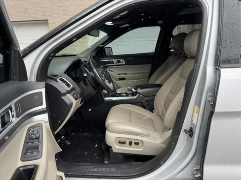 Used 2015 Ford Explorer XLT w/ Equipment Group 202B image 12