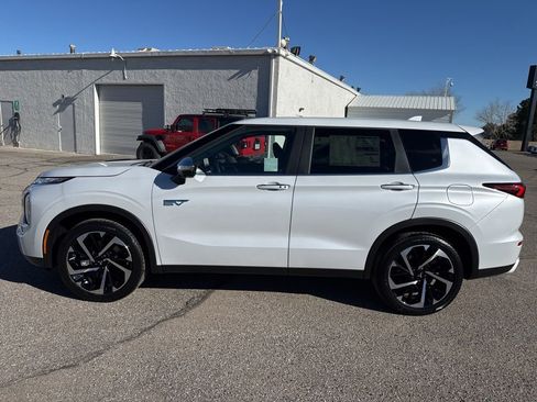 New 2025 Mitsubishi Outlander SE image 4