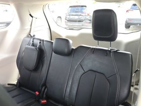 Used 2024 Chrysler Pacifica Limited FWD image 26