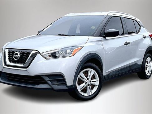Used 2019 Nissan Kicks S image 3