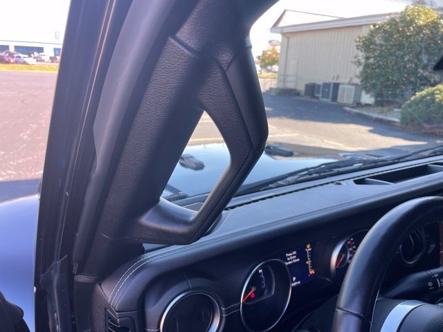 Used 2022 Jeep Wrangler Unlimited Sahara w/ Cold Weather Group AWD/4WD image 25