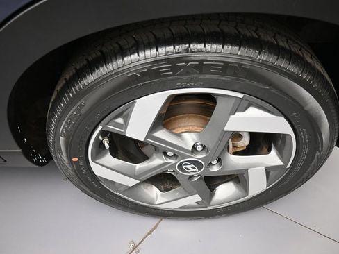 Certified 2024 Hyundai Venue Limited FWD image 15