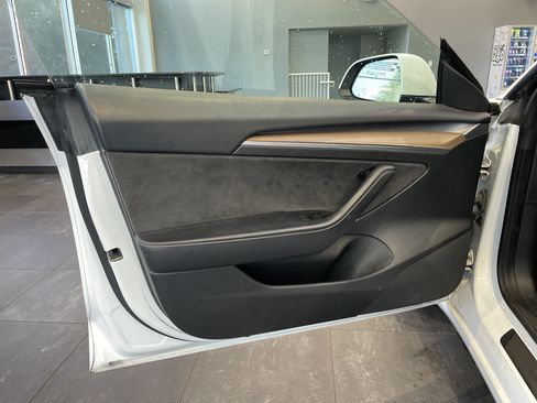Used 2022 Tesla Model 3 Standard Range RWD image 15