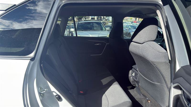 Used 2021 Toyota RAV4 XLE AWD/4WD image 17