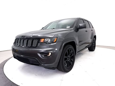 Used 2019 Jeep Grand Cherokee Altitude RWD image 3