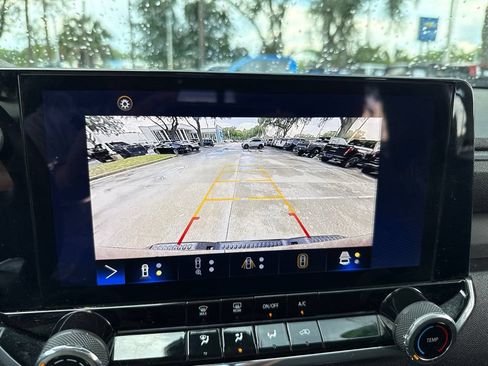 Used 2023 Chevrolet Colorado Trail Boss w/ Technology Package AWD/4WD image 32
