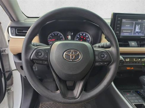 Used 2022 Toyota RAV4 XLE AWD/4WD image 11