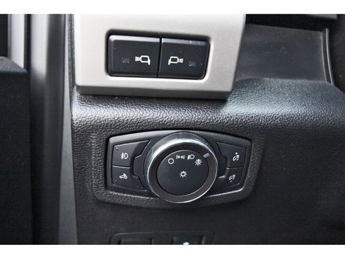 Used 2018 Ford F250 Lariat w/ Lariat Ultimate Package AWD/4WD image 24