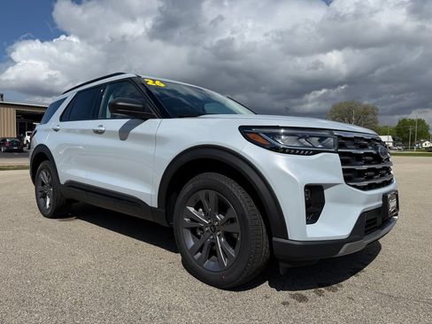 New 2026 Ford Explorer Active w/ Active Comfort Package AWD/4WD image 3