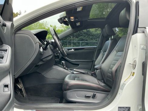Used 2017 Volkswagen Jetta GLI FWD image 10