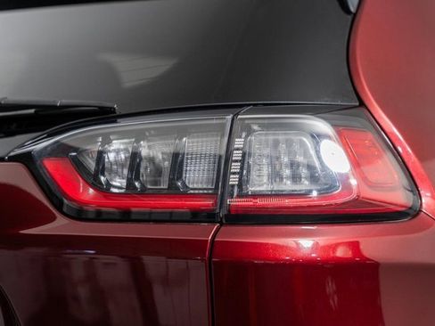 Used 2019 Jeep Cherokee Latitude w/ Popular Appearance Group image 7