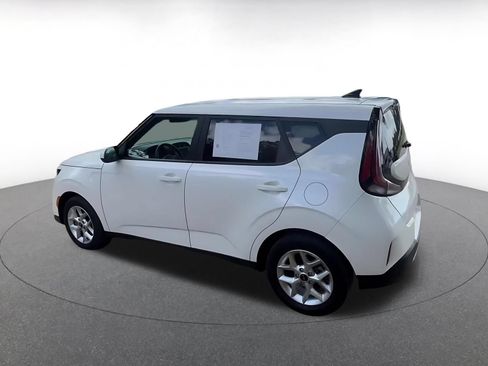 Used 2025 Kia Soul LX w/ LX Technology Package FWD image 10