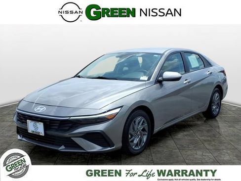 Used 2024 Hyundai Elantra SEL FWD image 1