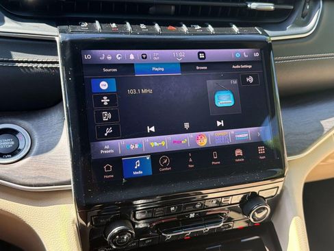 Used 2024 Jeep Grand Cherokee L Limited w/ Luxury Tech Group II image 23