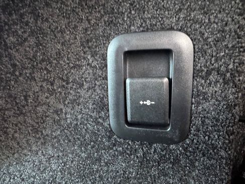 New 2026 Land Rover Range Rover SE image 27