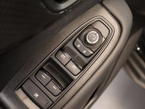 Used 2025 Subaru Outback Premium AWD/4WD image 11