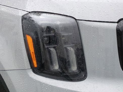 Used 2025 Kia Telluride AWD image 5