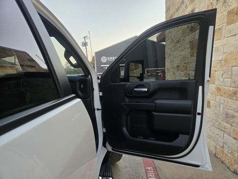 Used 2024 Chevrolet Silverado 2500 Custom w/ Custom Value Package image 8