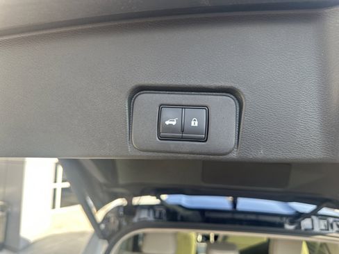 Used 2023 Nissan Rogue SL AWD/4WD image 28