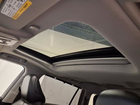 Used 2023 Toyota Highlander XLE image 12