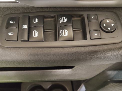 Used 2021 RAM 1500 Classic SLT RWD image 27