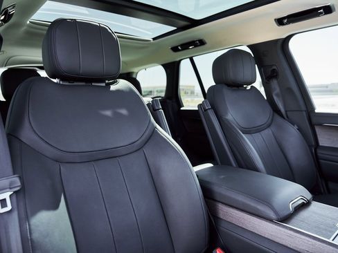 Used 2024 Land Rover Range Rover SE image 39