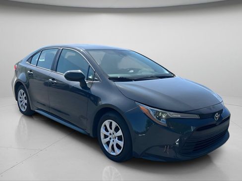 Used 2025 Toyota Corolla LE FWD image 2