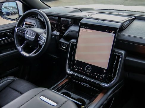 Certified 2025 GMC Yukon Denali image 28