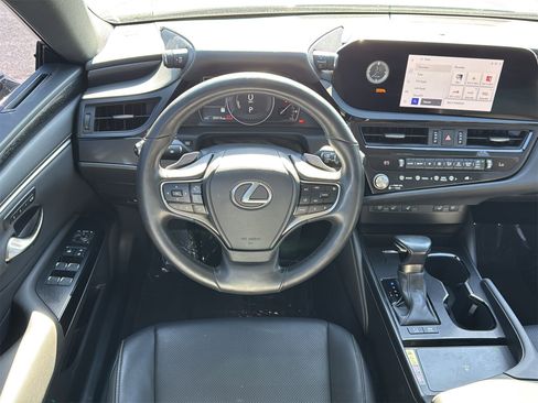 Used 2023 Lexus ES 300h w/ Premium Package image 11