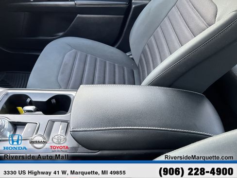 Used 2017 Ford Fusion SE w/ Fusion SE Technology Package image 20