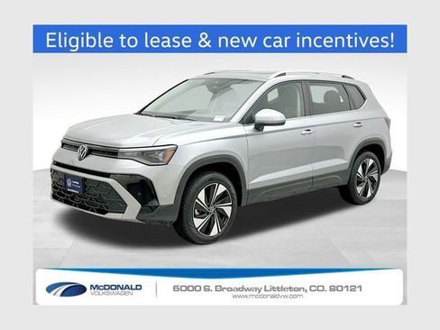 Certified 2025 Volkswagen Taos SE image 1