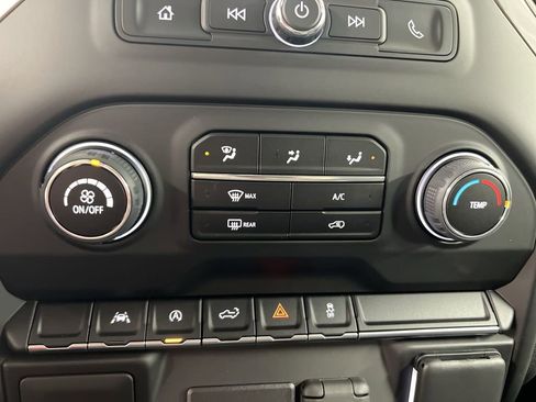 Used 2023 Chevrolet Silverado 1500 Custom image 15