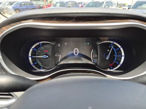 Used 2022 Chrysler Pacifica Limited FWD image 37