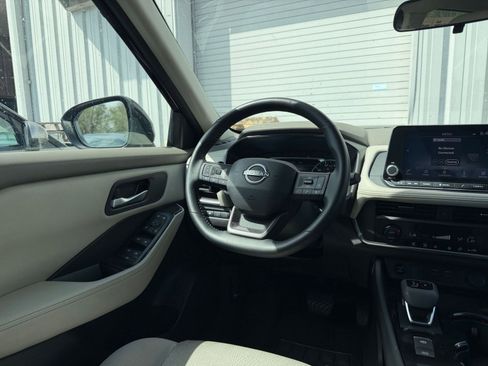 Used 2025 Nissan Rogue SV FWD image 36