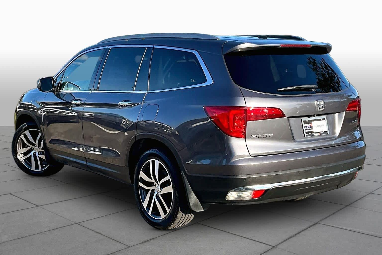 Used 2018 Honda Pilot Touring image 12