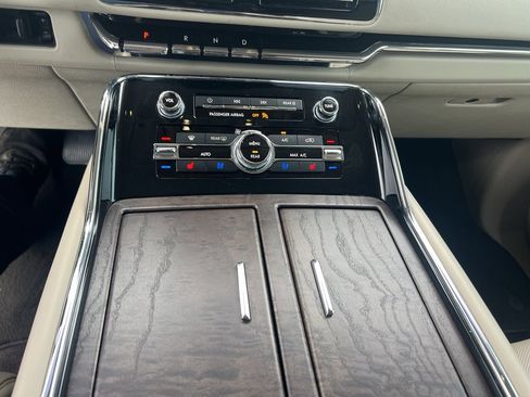 Used 2018 Lincoln Navigator L Reserve w/ Technology Package image 20