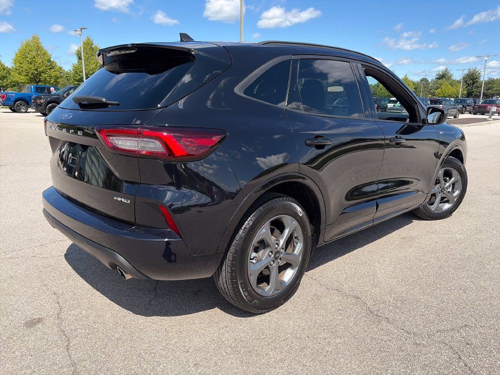 Used 2023 Ford Escape ST-Line AWD/4WD image 7