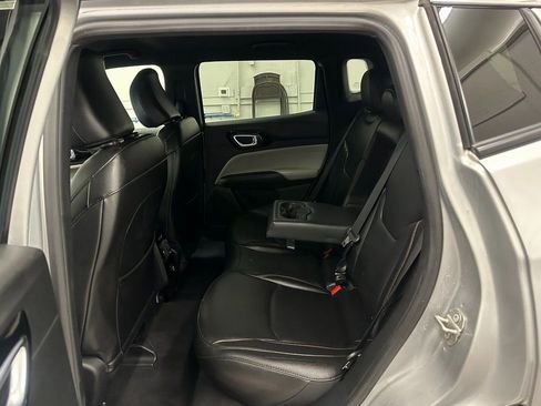 Certified 2024 Jeep Compass Limited image 23
