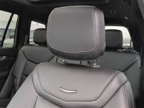 Used 2025 Cadillac XT6 Luxury image 21