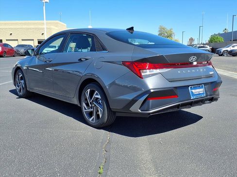 Used 2025 Hyundai Elantra Limited FWD image 3