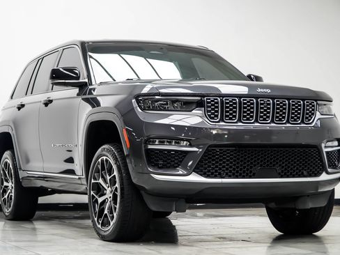 Used 2022 Jeep Grand Cherokee Summit AWD/4WD image 4