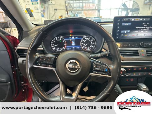Used 2023 Nissan Altima 2.5 SV w/ SV Premium Package image 16