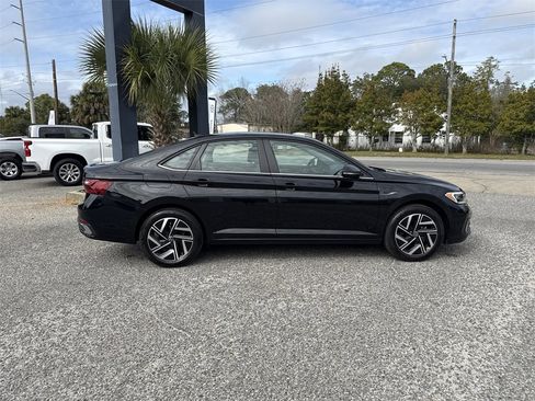 Used 2024 Volkswagen Jetta SEL image 8