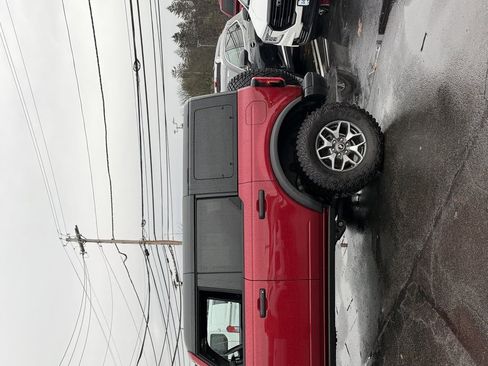 Used 2025 Ford Bronco Badlands image 2